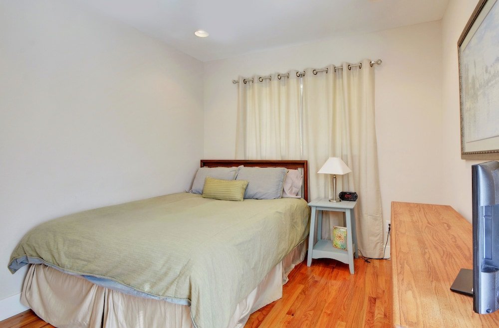 Фото 2br Renovated Austin Coach House by RedAwning