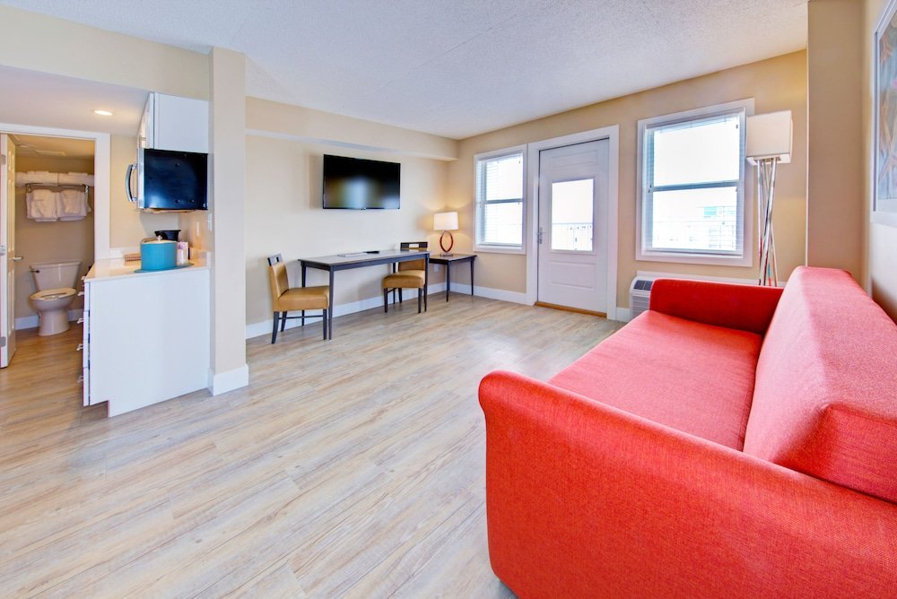 Фото Commander Hotel & Suites