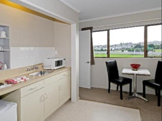 Фото Airport Harbour View Motel