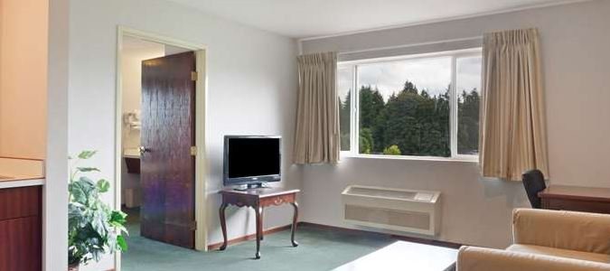 Фото Days Inn by Wyndham Seatac Airport