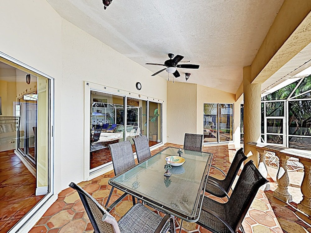 Фото Riverfront Paradise W Caged Pool, Hot Tub & Dock 3 Bedroom Home