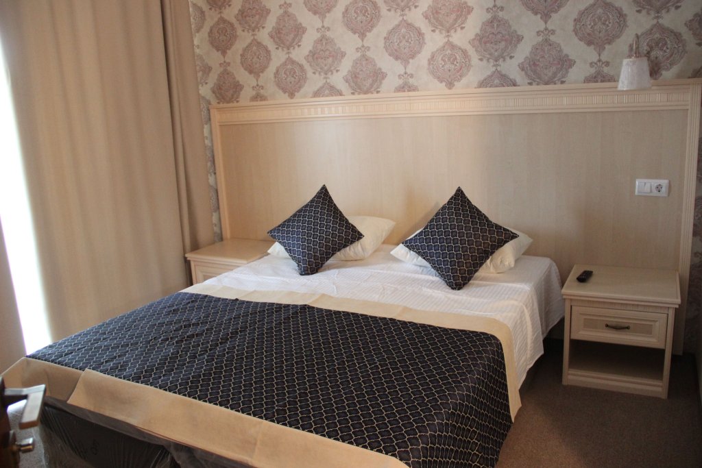 Фото Каштан