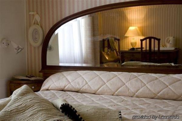 Фото Hôtel Raymond 4 Toulouse