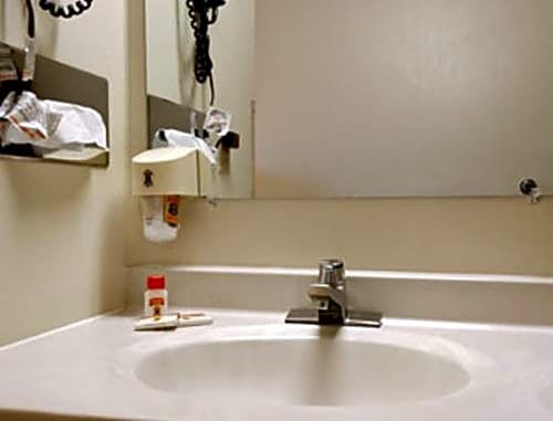 Фото Super 8 by Wyndham Logan