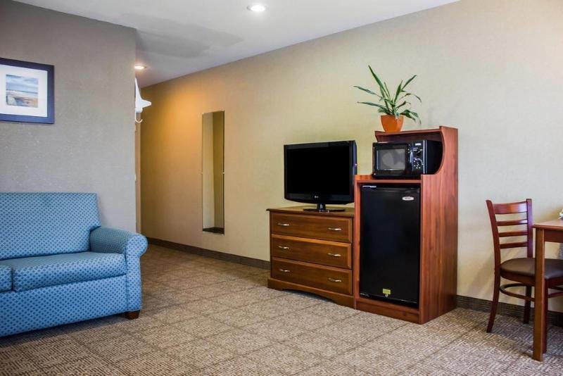 Фото Comfort Inn Guilford near I-95