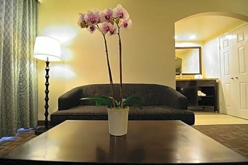 Гостиница Days Inn by Wyndham Downey в Дауни