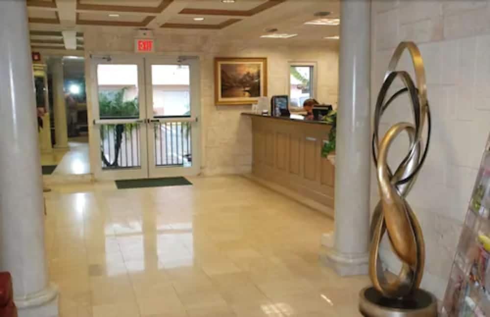 Фото Royal Inn Hotel