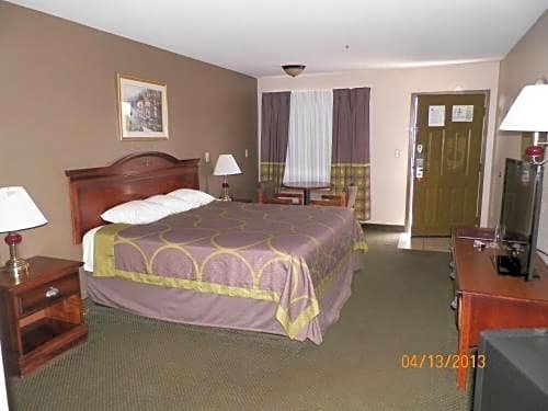 Фото Super 8 by Wyndham Childress