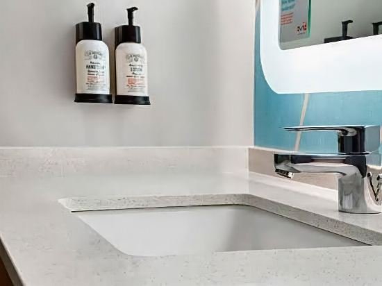 Фото Avid Hotels Orlando International Airport, an Ihg Hotel