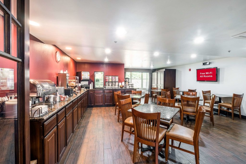 Фото Red Roof Inn & Suites Stafford