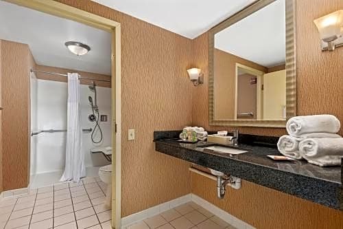 Фото Wyndham Garden Norfolk Downtown