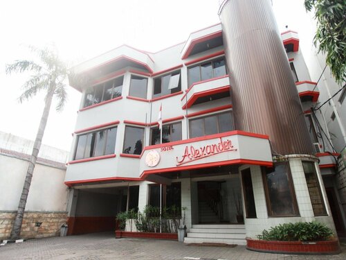 Гостиница Alexander Hotel Tegal в Тегале