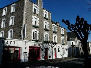 Гостиница Hôtel Saint-Michel в Динаре