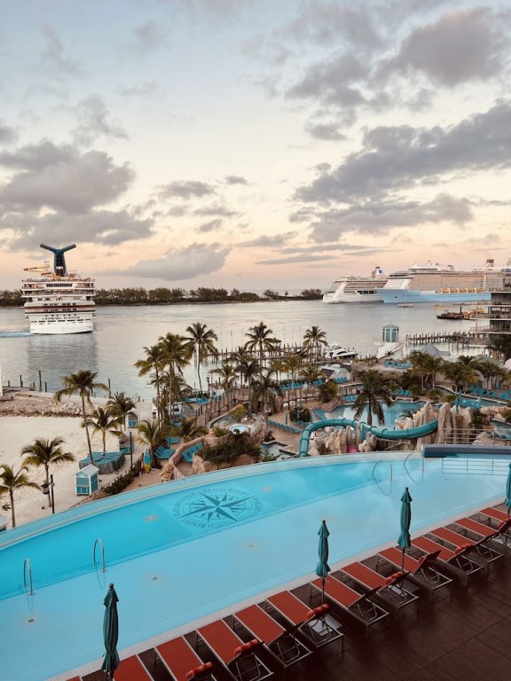 Фото Margaritaville Beach Resort Nassau