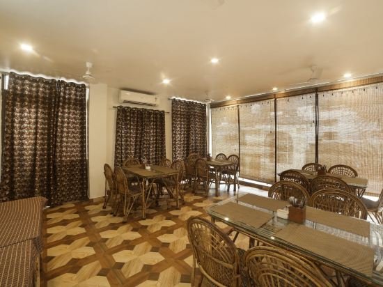 Фото Hotel Yog Tapovan