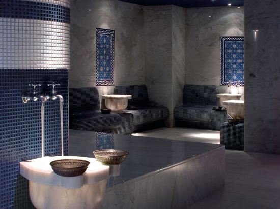 Фото The Fort Garry Hotel