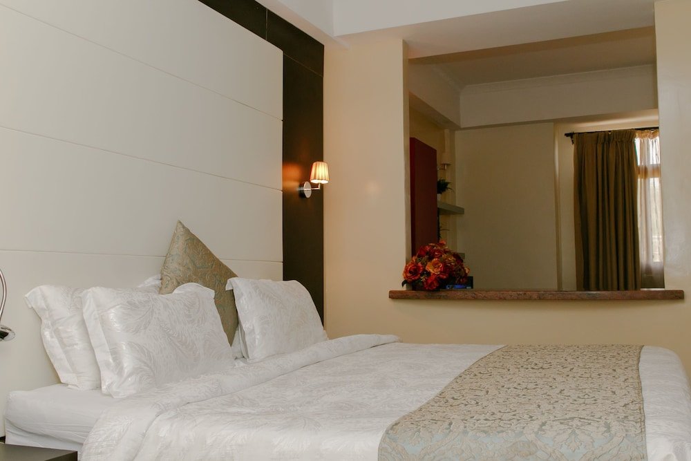 Фото Laburnam Courts