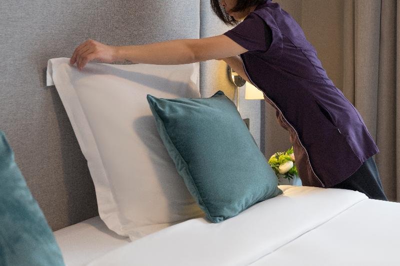 Фото Warwick Reine Astrid Lyon