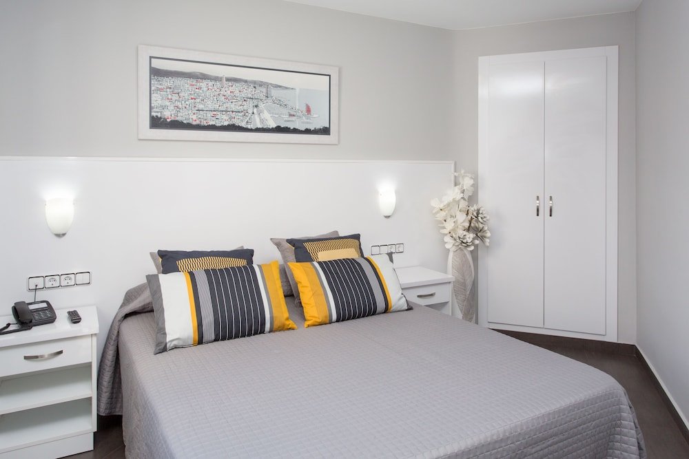 Фото Hostal Sans