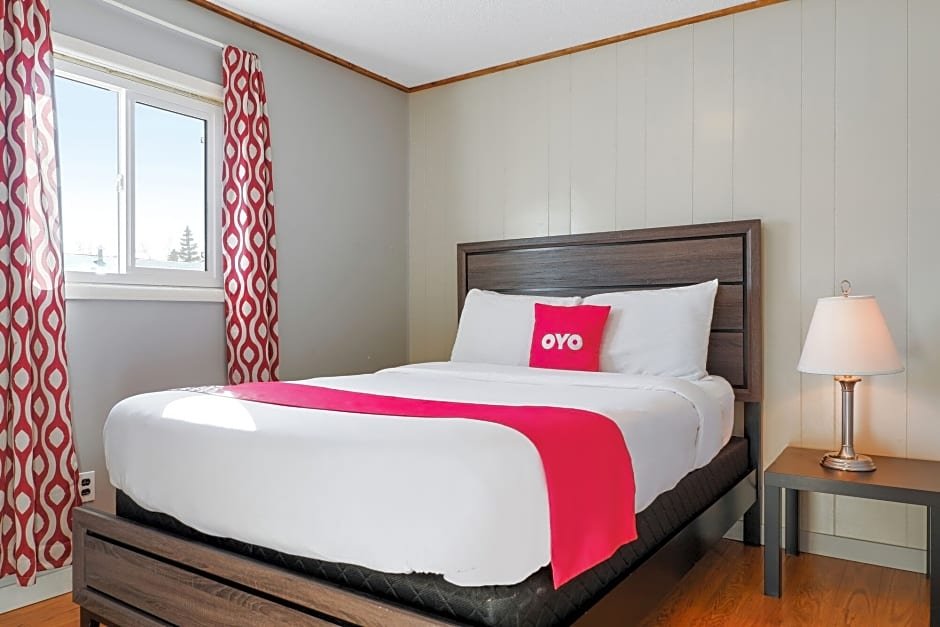 Фото Hotel Bethel - Fort MacLeod, Ab