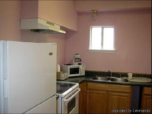 Фото Pinn Road Inn and Suites