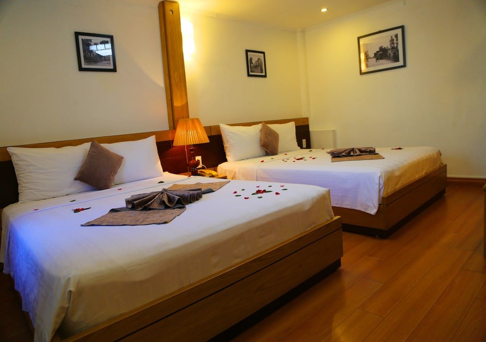 Фото Madam Moon Hotel