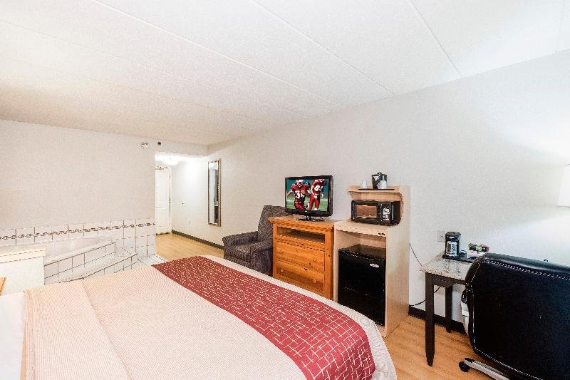 Фото Red Roof Inn & Suites Stafford