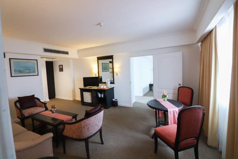 Фото Hua Hin Grand Hotel and Plaza