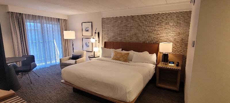 Фото Sheraton Milwaukee Brookfield Hotel