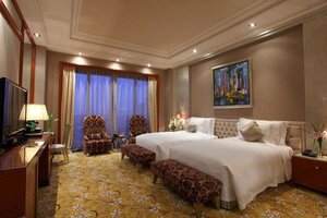 Chateau Star River Hotel Pudong (Shanghai, 2588 Jinxiu Road), hotel