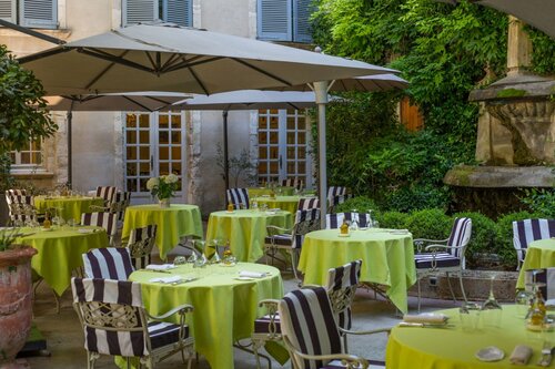 Внешний вид отеля Hotel d'Europe в Авиньоне, фото 5