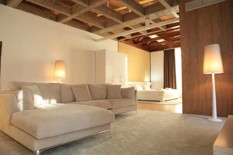 Фото Prestige Hotel Tirana