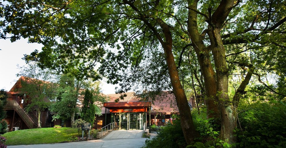 Фото Chevin Country Park Hotel & SPA
