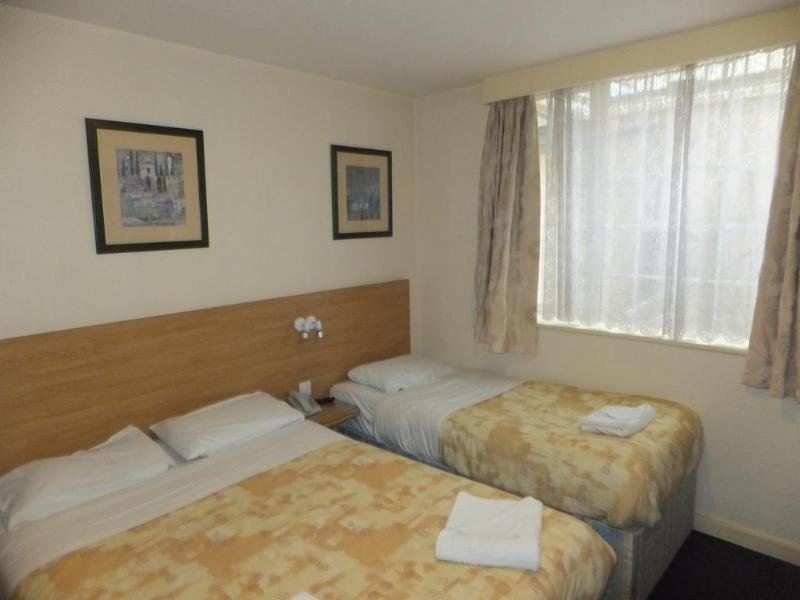 Фото Colliers Hotel