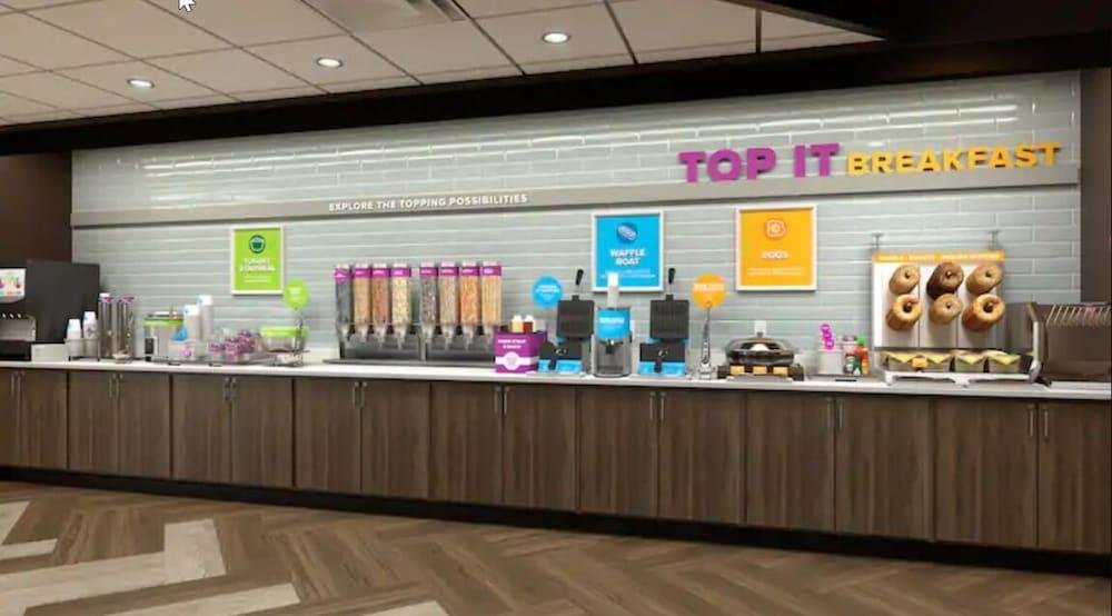 Фото Tru by Hilton Charlotte Airport Lake Pointe