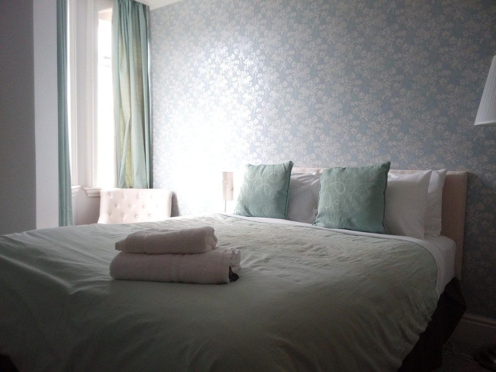 Фото Dukes Folly Hotel