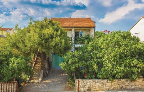 Жильё посуточно Stunning Home in Okrug Gornji With Wifi and 2 Bedrooms