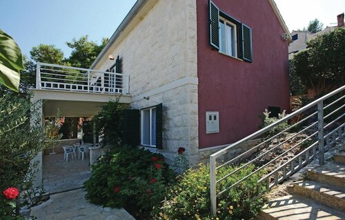 Жильё посуточно Nice Home in Postira With 5 Bedrooms, Wifi and Outdoor Swimming Pool
