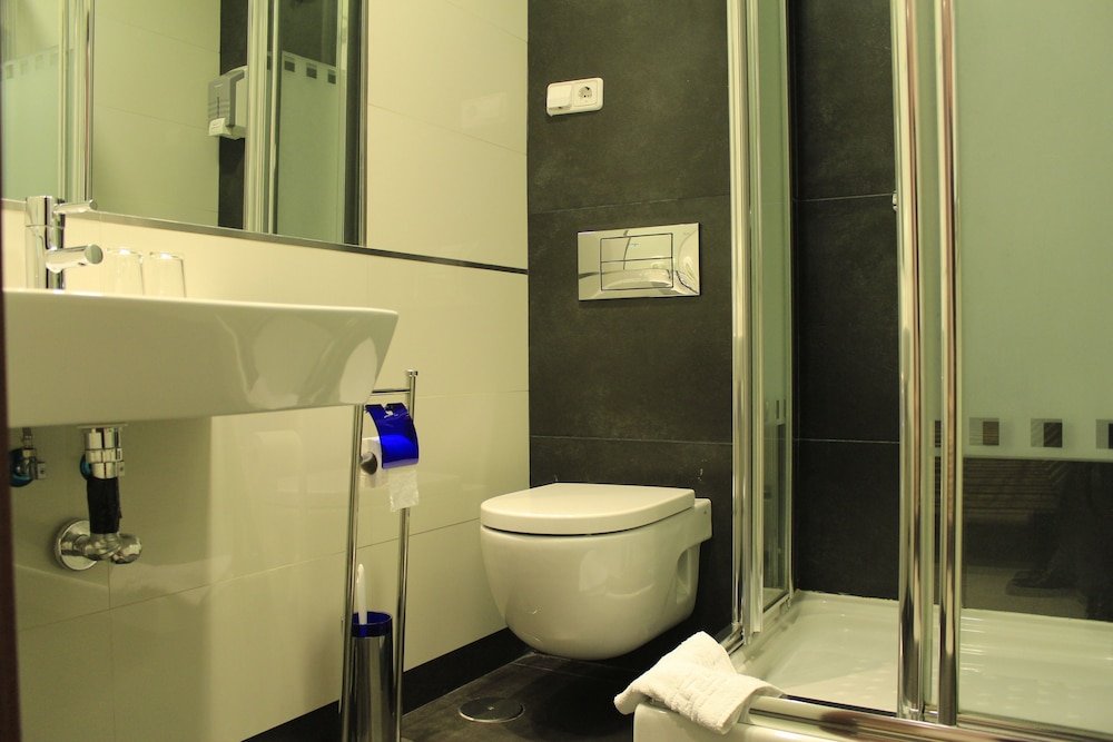 Фото Hostal Atocha Almudena Martín