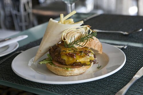 Внешний вид отеля Protea Hotel Fire & Ice by Marriott Jhb Melrose Arch в Розебанке, фото 2