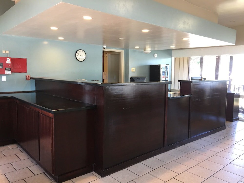 Фото Ramada by Wyndham Modesto Yosemite Area