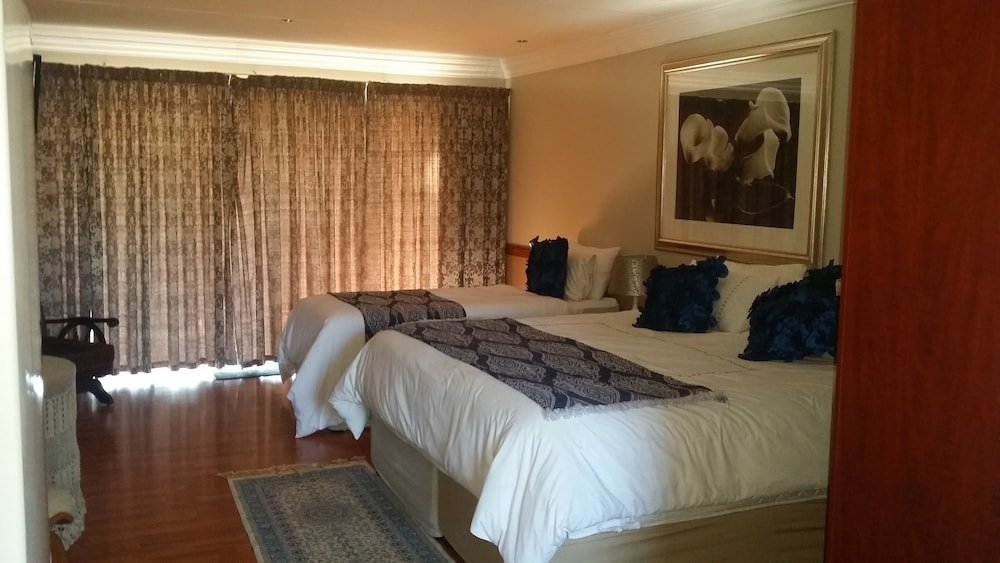 Фото The Club House Guesthouse