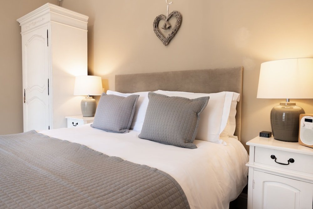 Фото Stonehenge Cottages