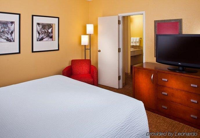 Фото Courtyard by Marriott Tampa Westshore/Airport