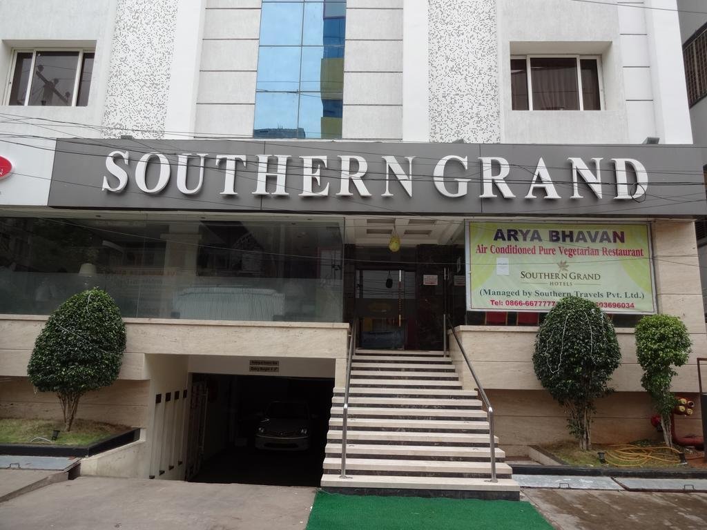 Фото Hotel Southern Grand