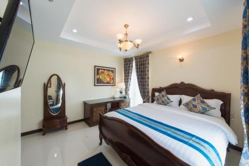 Фото The Velvet Orchid