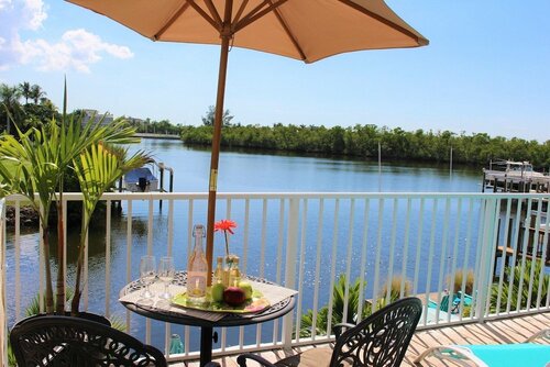 Гостиница Latitude 26 Waterfront Boutique Resort - Bonita Springs в Бонита Спрингс