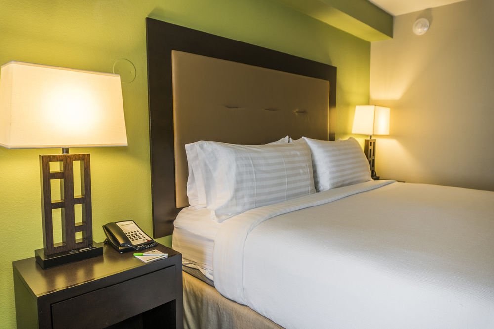 Фото Holiday Inn & Suites Across From Universal Orlando