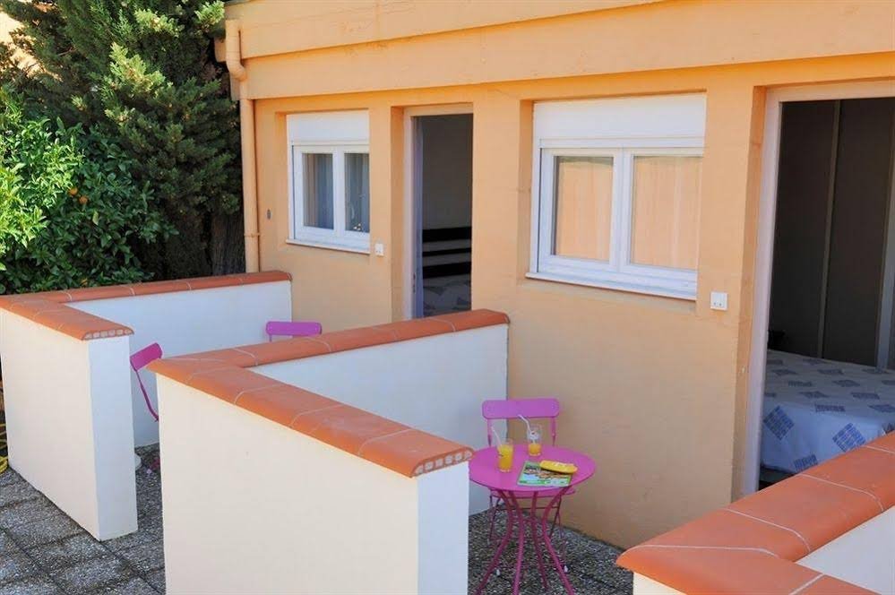 Фото Hôtel Les Mimosas