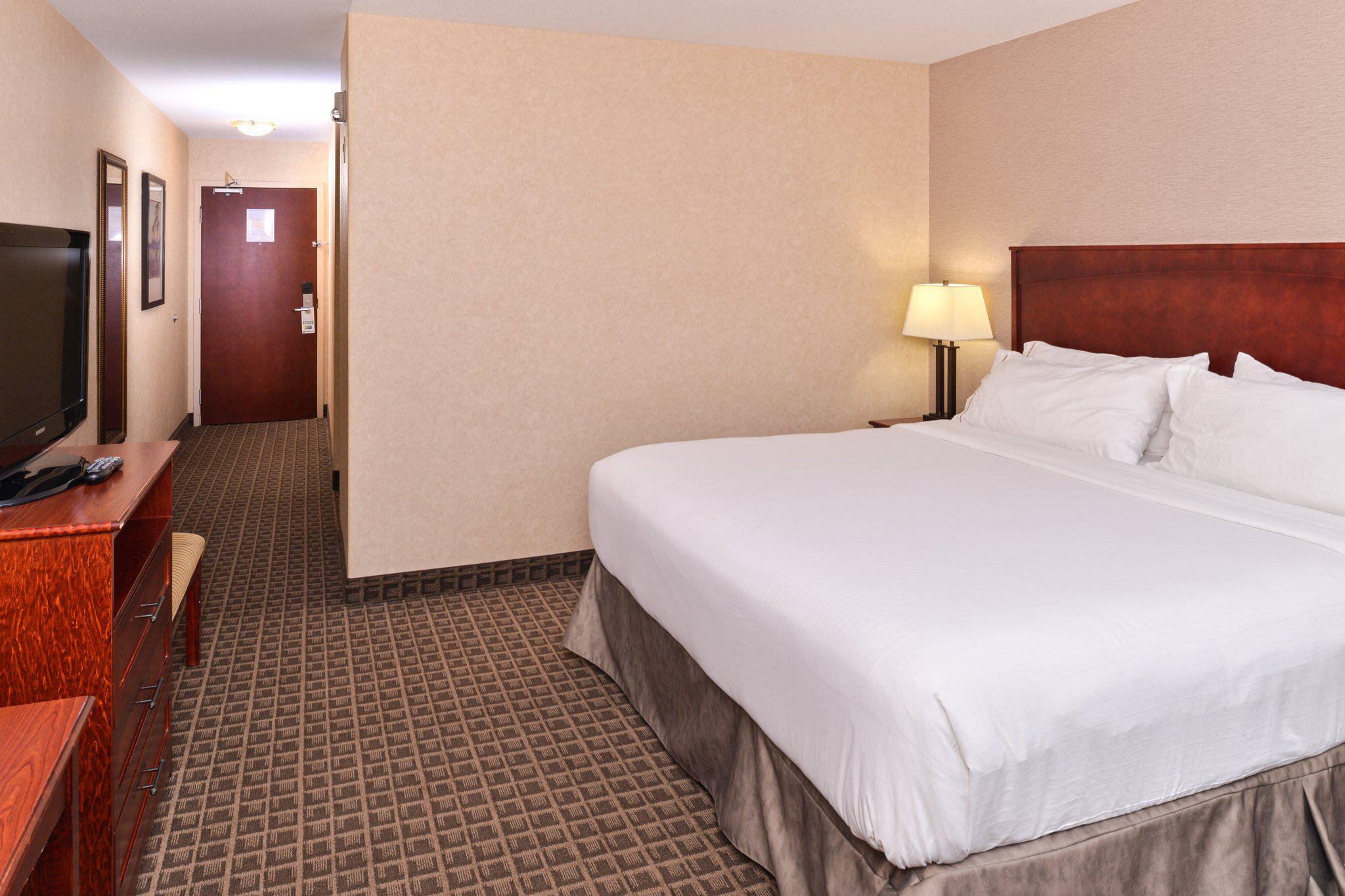 Фото Holiday Inn Express and Suites Edmonton North